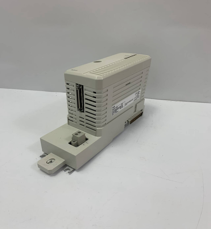 Unità CEX-bus ABB BC810K01 - Controllo Industriale Compatto